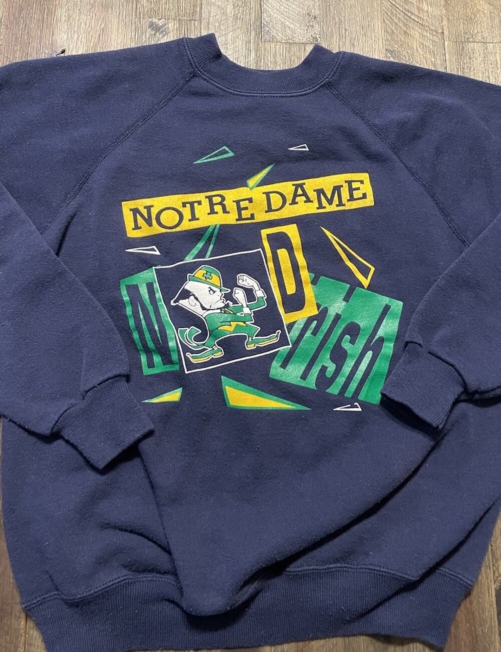 Vintage 90’s Notre Dame Fighting Irish Crewneck Sweatshirt (Youth Large)